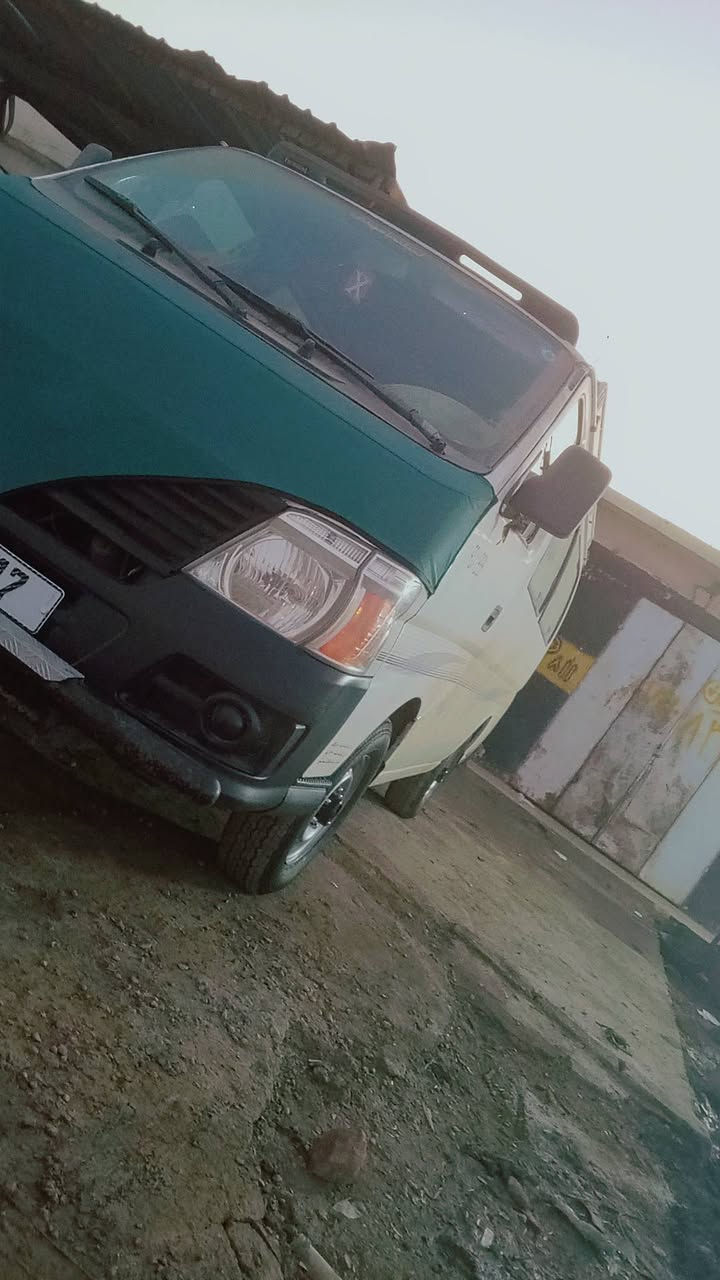 نيسان موديل 2009 بسمي حلوه السعر 100 وبيه مجال *********** او مراوس بجنبي عاليه
