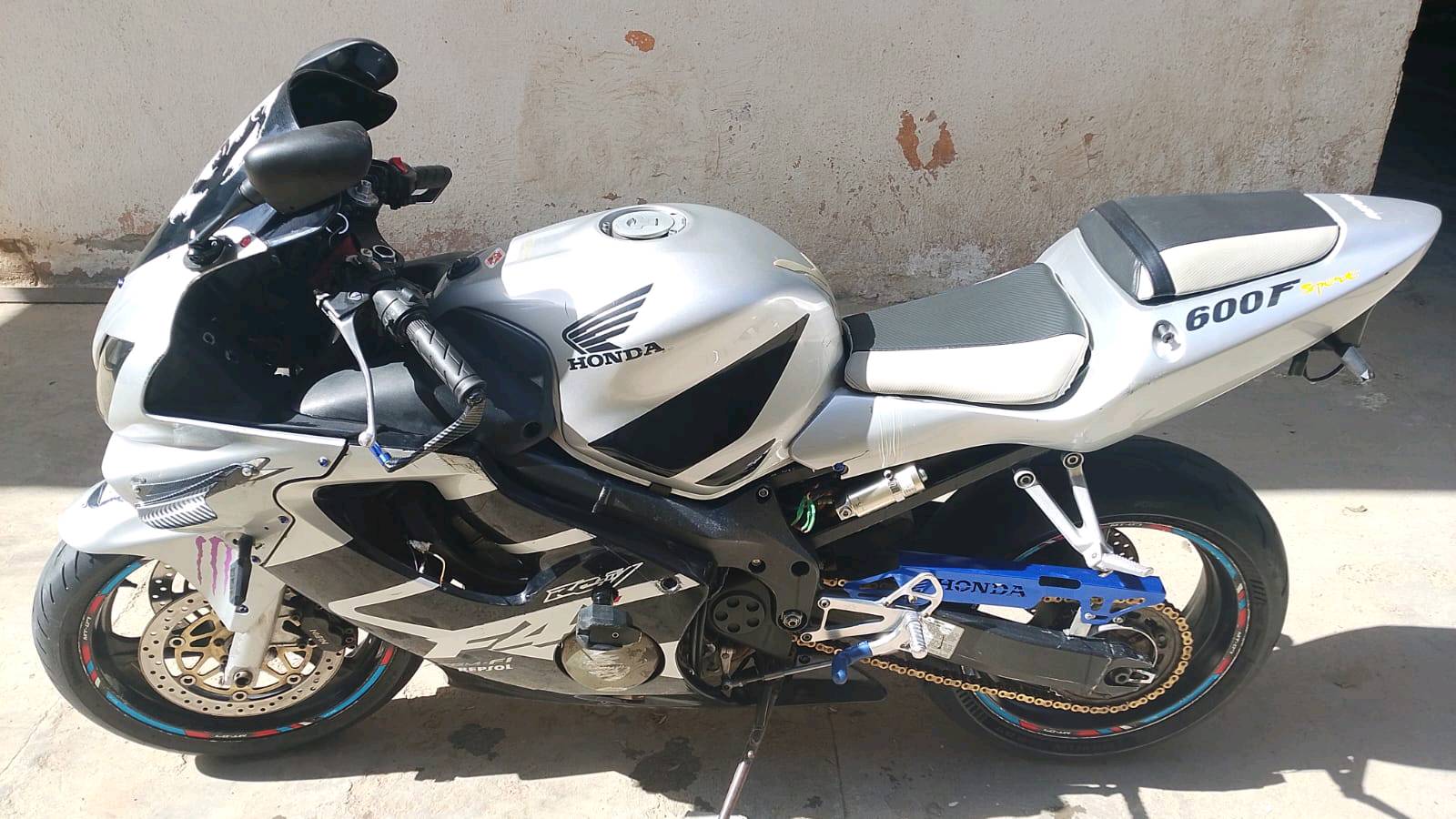 سلام عليكم شباب دراجه افواري مكينه كفاله رقم ه‍ *********** واتساب سعر 26 وبيه مجال ش بسيط دراجه انضف من صور الله شاهد مكاني بغداد
