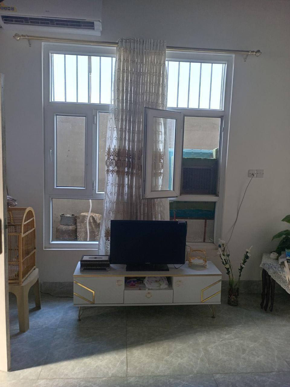 1164/51
150متر 6×25
طابقين بناء 2023
الطابق الارضي استقبال ومطبخ بارد ومطبخ حار وهول وصحيات وغرفة نوم
الطابق الثاني 3 غرف نوم وهول وصحيات 
بيتونة 4×5
الطابق الارضي كامل عدا السقوف الثانوية
الطابق الثاني يحتاج لبخ وارضية وسقوف ويحتوي على شبابيك البيت حي التعليم ارضى المعهد سند طابو الزهور رسمي ***********
