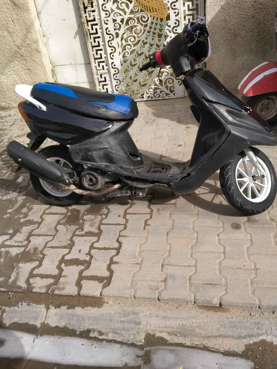 سلام عليكم دراجه للبيع بيهه بس ولفات هندر سلف شغال بس ولفات بيهه رايدهه ميه خمسين وبيهه مجال قليلي مكاني زعفرانيه شارع محهد ***********
