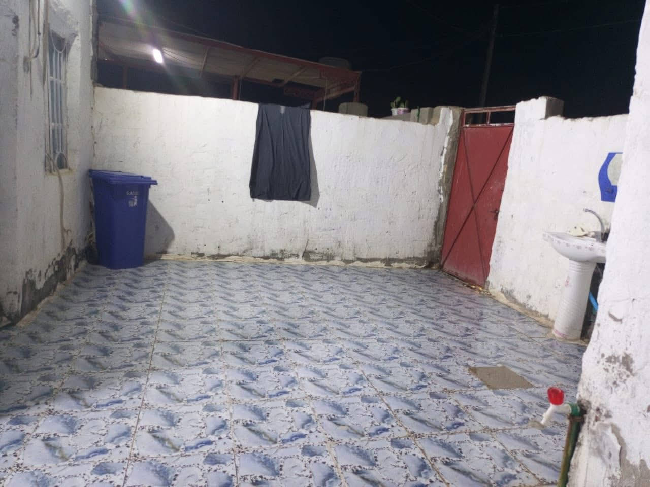 دار سكن طابو زراعي في  ( حي زليزل ) 
( خلف بيت جودة كويجو - قريب سيد شهيد )

مساحة ١٣٥ - بناء بلوك - سقف عكادة 
ماء - كهرباء - ( غرفة نوم واحدة ) - شارع ٧ م 
( لبيت كلة سيراميك ) - صحيات داخلية + خارجة
(كما موضح في الصور )

( سعر ٢٢ وبي مجال )

للاستفسار مراجعة مكتب غازي للعقار   
واسط - الزبيدية - قرب أفران المائدة  *********** 
***********
