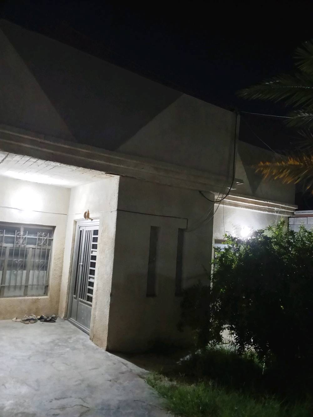 بيت للبيع جسر ديالى منطقه الاعريفيه شارع ابو مروان المساحه 240 جنس العقار عقد.177 مشمول بالتطويب تبليط خدمات كامله كلشي قريب جامع مدارس اسواق سوك افران مخبز السعر 110 وبي مجال يباع مع الاثاث وبدون الاثاث للاستفسار ع الرقم ***********