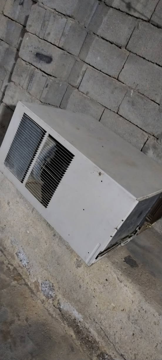 السلام عليكم شباب مكيف جنرال 2طن شغل بس بي ليك البيع عنوان بصره ابو الخصيب ***********
