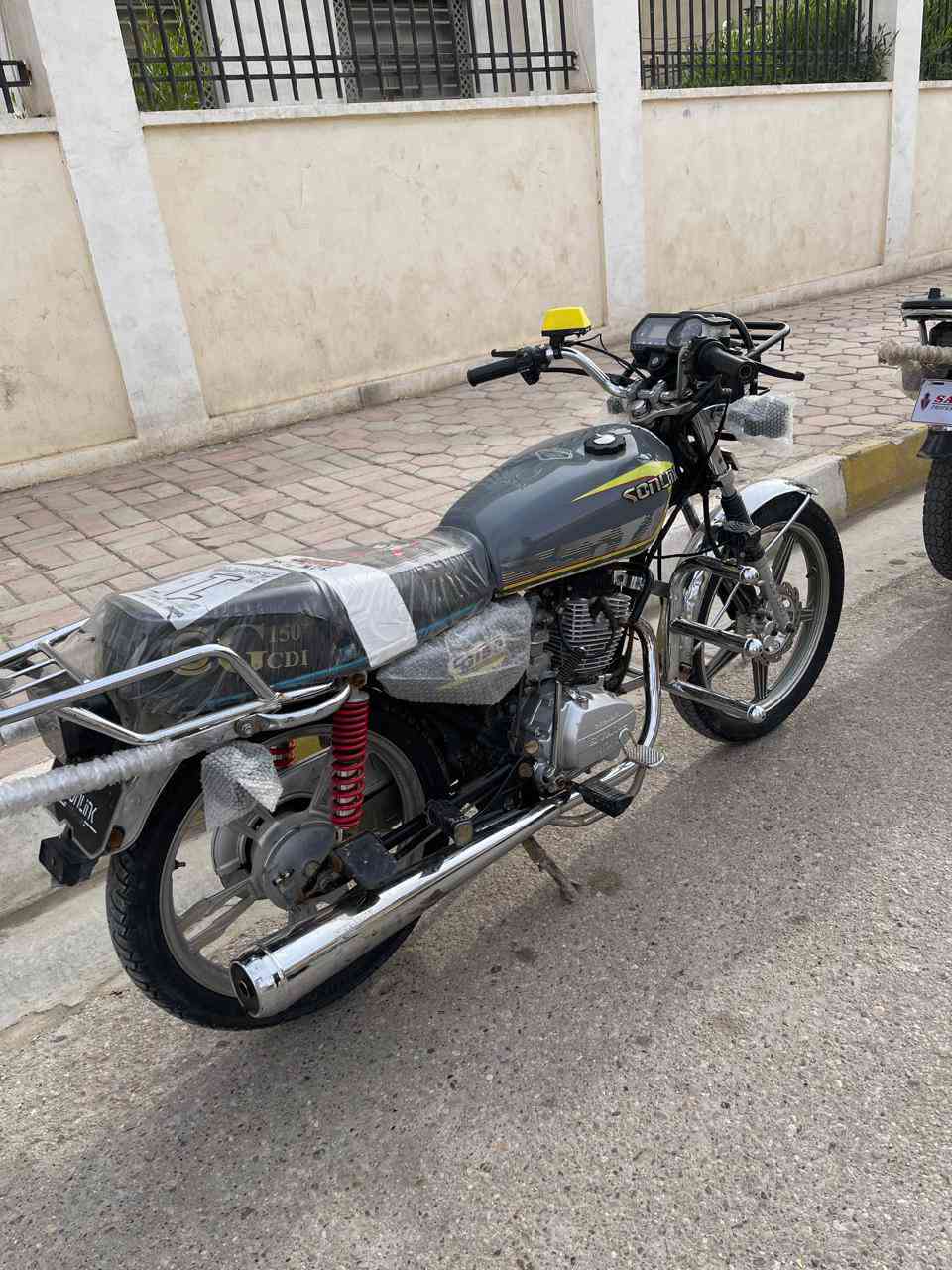 دراجه ايراني موديل2022 للبيع سعر 600 وبيها مجال بسيط الدراجه محركها نضيف ممفتوح فقط الويل الامامي مبدل شاشه الكتروني مكاني الملعب تواصل***********
