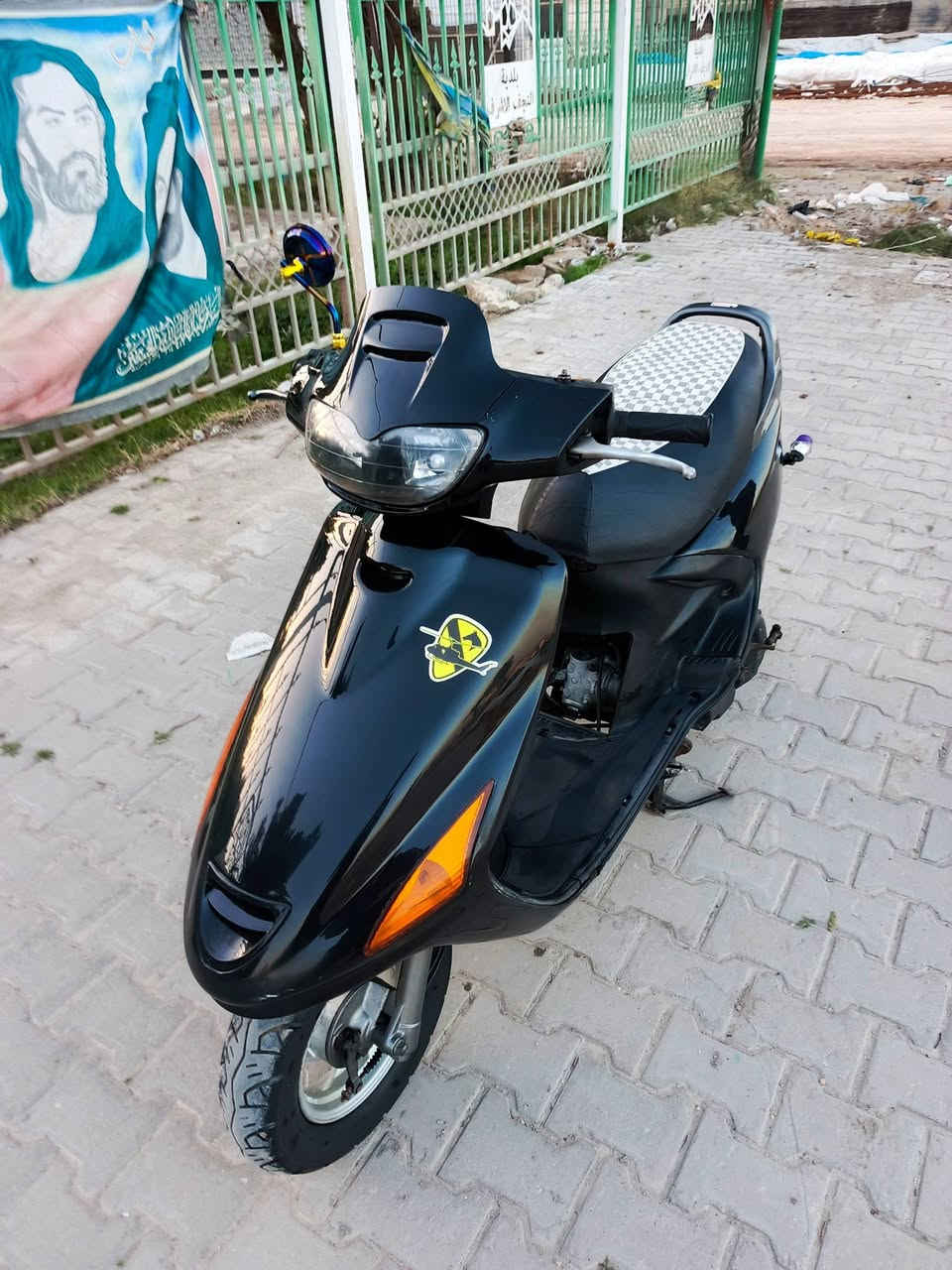 سلام عليكم فراشة للبيع دراجة نضيفة صارلهة اقل الشهر من طلعت من الوكيل بعدهي عل سحك  مكفولة من كلشي كهربائيات كلهة شغالة نكرة سلف تايرات جدد وين متريد تفحص افحص سعر 700وبيهة مجال مكان نجف حي القادسية قريب علة فلكة المطار ‏‪***********‬‏ما متواجد عل فيس
