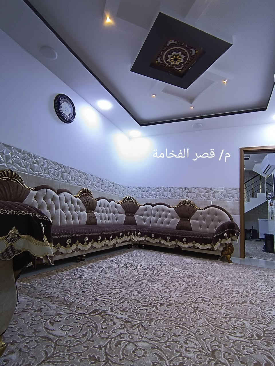 #عروض مكتب قصر الفخامة للعقارات 
دار للبيع للبيع 
الموقع / حي الاعلام قرب دانية ماركت 
مساحة / 157م واجهة 7م 
طابقين 
ط1 غرفتين نوم وهول واستقبال ومطبخ وصحيات وكراج 
ط2 ثلاثة غرف نوم وصحيات والسطح كاشي 
سند طابو الزهور 
للاستفسار عن السعر الاتصال 
***********
***********
عنوان المكتب حي النور سايدين دانية ماركت بعد ملعب كلاسيكو
