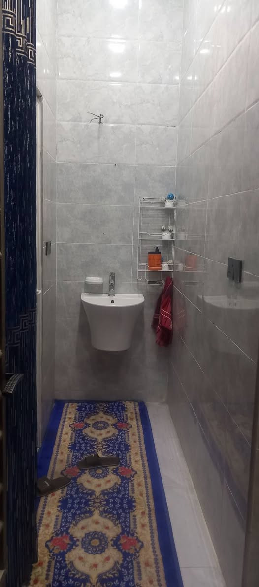 دار للبيع مساحه ١٠٠ متر٥×٢٠ طابو ملك صرف  زعفرانيه الوليد دور الامن الوطني خلف اعداديه المروج السعر المطلوب١٤٥طابق واحد ***********
