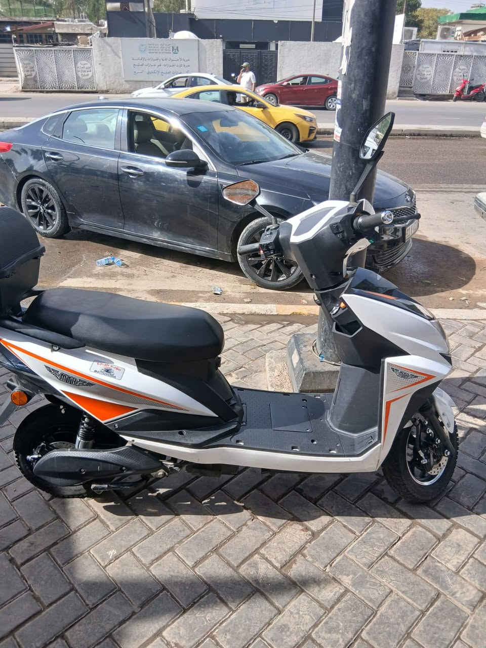 سلام عليكم
هذه دراجة كهربائية تُعرف باسم "سكنس MTR

السرعة القصوى: تصل إلى 60 كيلومتر في الساعة.

المحرك: بقدرة 1200 واط.

المسافة: تقطع مسافة تصل إلى 50 كيلومتر بالشحنة الواحدة.

المميزات: شاشة ديجيتال ذكية، تشغيل ببصمة أو كارت (NFC)، وجهاز إنذار ضد السرقة.

تواصل مع عبر ال  *********** واتساب 

العنوان بغداد حي القاهره شارع ابو طالب
