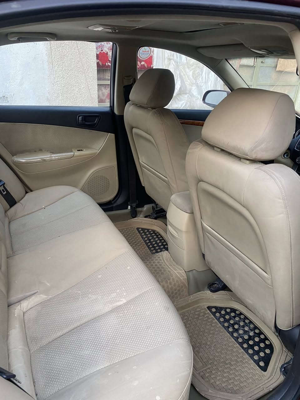 السلام عليكم سوناتا 2009 
السياره خليجي محرك 2400 دوش السياره مصبوغه عام للجماليه وعدنا تصوير قبل الصبغ حادث جاملغ امامي و اكو تصليح قليل من جهت الشاصي 
السياره جديده تخم تاير وكير ومحرك جديد السياره خير من الله 
السعر 105 وبيه مجال 
العنوان الطوبجي قرب المرور 
***********
