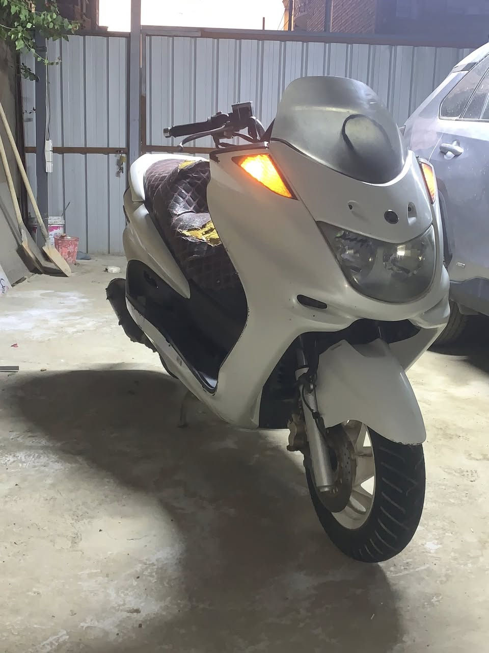 السلام عليكم 
ماجستة دبل رون 
دراجة جديدة خير من الله 
تايرات جديدة مكينة لا تنقيص ولا تبخير 
بيهة ملاحضة دوشمة الكشن
 وكلج الخلفي بي بي صوت بس بلتشغيل 
مانقصهة ﺂჂ̤ شي بعد  ترايك وين متريد 
بغداد الدورة 
***********
