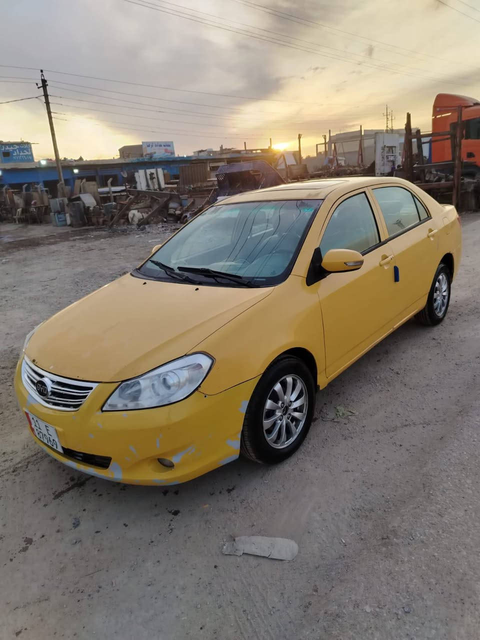 السلام عليكم بي وايدي جي ٣ سياره كل نقص مابيها سياره بلاديه كير مكينه كشر لا صبغ لا تبديل فقط بس الدعاميه مبدله تخم تاير  حداديه جديده مصفره هيئه غرامه تاخذ صافي وسياره شرط التحويل سنويه لل 2031 والي ميحول لا ايخابر مكاني بغداد بسمايه ***********
