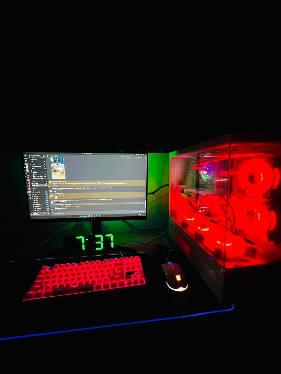 PC Gaming للبيع مع جميع الملحقات

ملاحظة: التوصيل غير متوفر، والاستلام من قبل المشتري.

مواصفات الجهاز:

* اللوحة الأم: B450
* المعالج: Ryzen 5 5600X
* كرت الشاشة: RTX 2060 Super
* الرامات: 32GB DDR4
* مزود طاقة 750W Gold
* مبرد مائي من شركة Aigo
* عدد 8 مراوح

الملحقات:

* شاشة Patriot مقاس 24 بوصة، 180Hz
* طاولة ألعاب (Gaming Desk)
* كرسي ألعاب (Gaming Chair)
* ماوس ألعاب
* كيبورد ميكانيكي Redragon
* سماعة HyperX Cloud Alpha
* جهاز UPS اون لاين سعة 1KV من شركة Next
* يد تحكم Nacon

الجهاز جاهز للاستخدام مباشرة، ومناسب للألعاب والتصميم والاستخدام اليومي، ولا يحتاج أي قطعة إضافية. البيع كامل مع جميع الملحقات، وليس بالتجزئة.
مكاني بغداد مدينة الصدر 📍
واتساب *********** 
السعر 1،550،000
مليون و550 الف وقابل للتفاوض .
