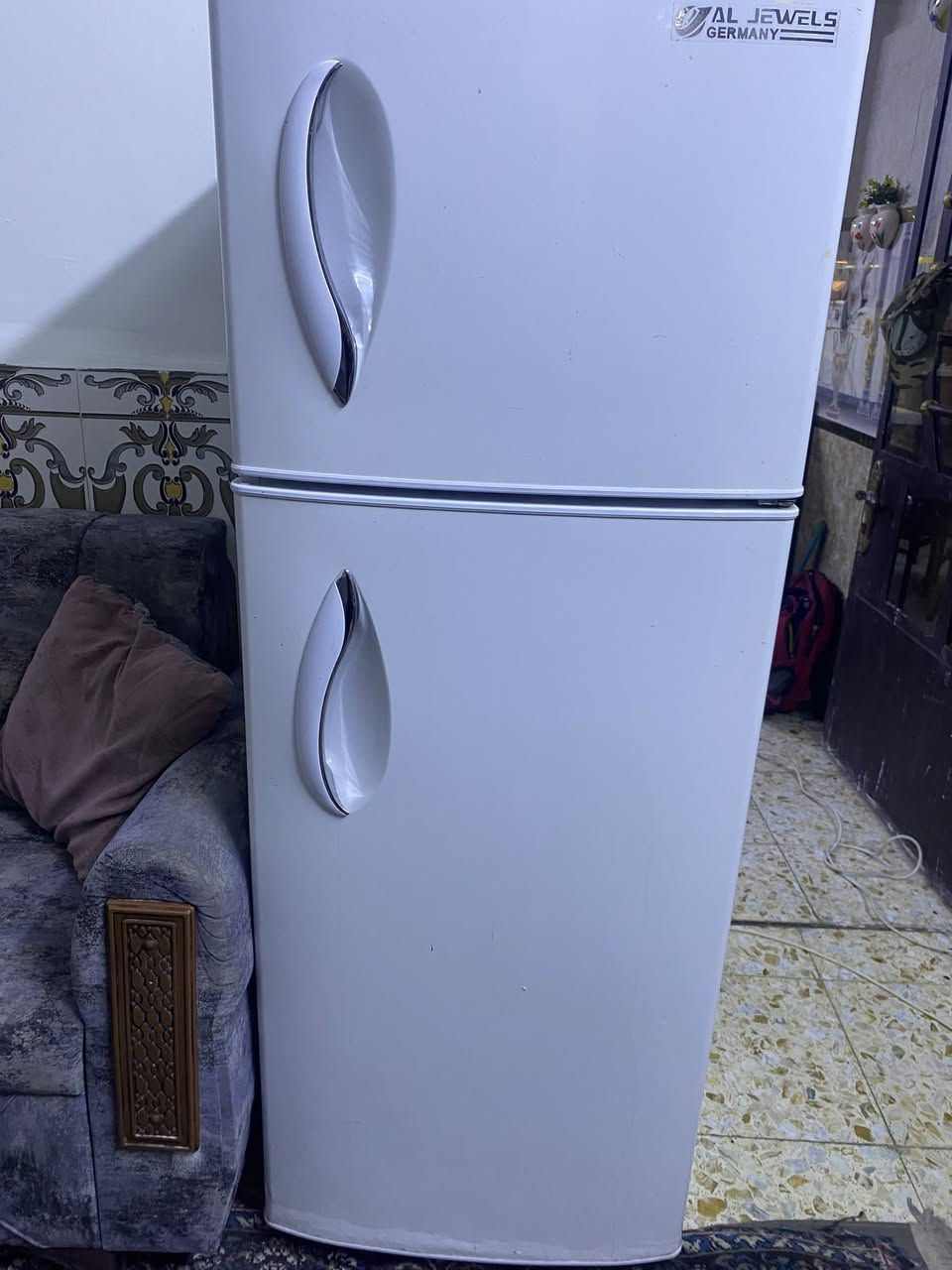 ثلاجة آل جيلوس المانية 18 قدم نضيفه مداخله تصليح مكفوله تبريد وتجميد 100‎%‎ كل تفاصيلها ب الصور غاز 134a رقم الاتصال *********** سعرها 200 الف
