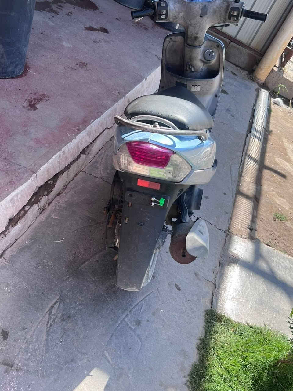ماكس منغولي لون بحري
مكينه بلاديه مامفتوحه 
نكرة سلف 
شلعه معدل 
كهربائيات شغاله 
فول نضافه 
دراجه خير من الله 
المكان بغداد الزعفرانيه 
السعر 750 
***********
