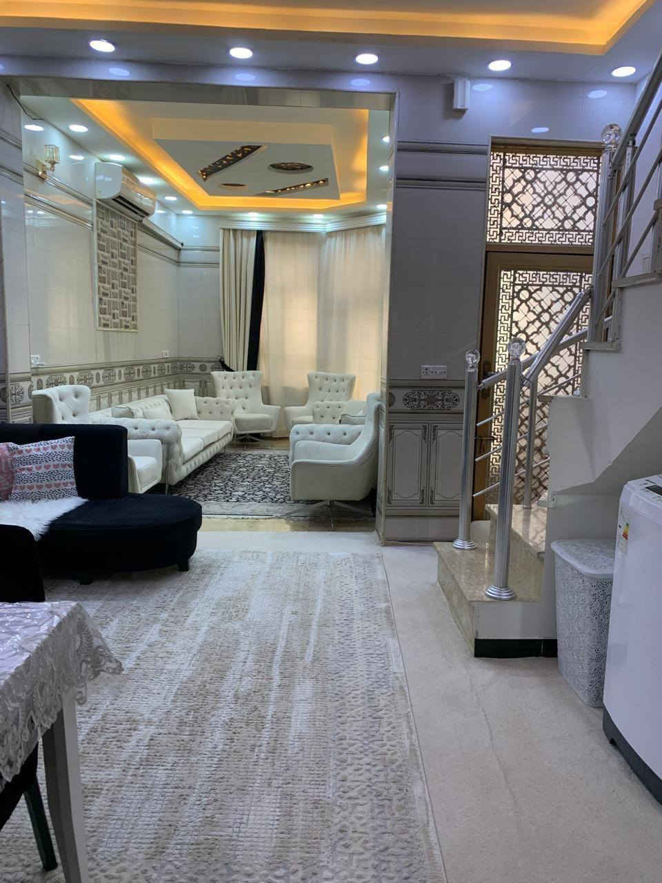 السلام عليكم
للبيع دار المساحة ٧٠ متر طابقين طابوق شغل درجة أولى
العنوان كربلاء حولي مستشفى الكفيل طريق الزوار ويبعد عن لامام حوالي ٢كيلو. حي دجله يصلح سكن او حسنيه 
السعر مناسب
لاستفسار اتصل *********** او تساب ***********
