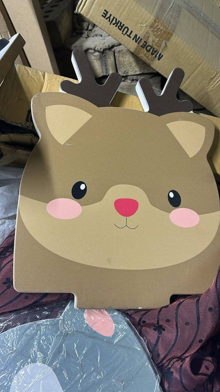 تحياتي يتوفر كراسي فقط بدون طاولات لعمر ٤-٨ سنوات تتحمل وزن ٧٥ كيلو ماركة تركية تصفية القطعه ٢٥ الف شي فخم جدا يفيد روضات او مدارس 

وات ساب 
***********
