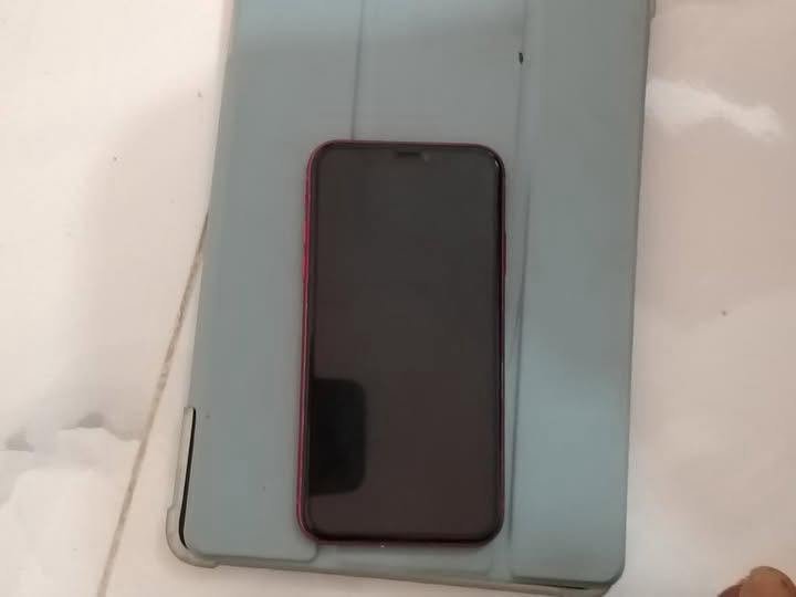 ايفون 📱 ١١ عادي للبيع
بطاريه١٠٠ مبدله 
ذاكره ١٢٨
السعر ٢٣٠ وبيه مجال


**إذا كنت صاحب هذا الإعلان وتريد حذفه لأي سبب، رجاءا أرسل رسالة إلى الدعم الفني**
