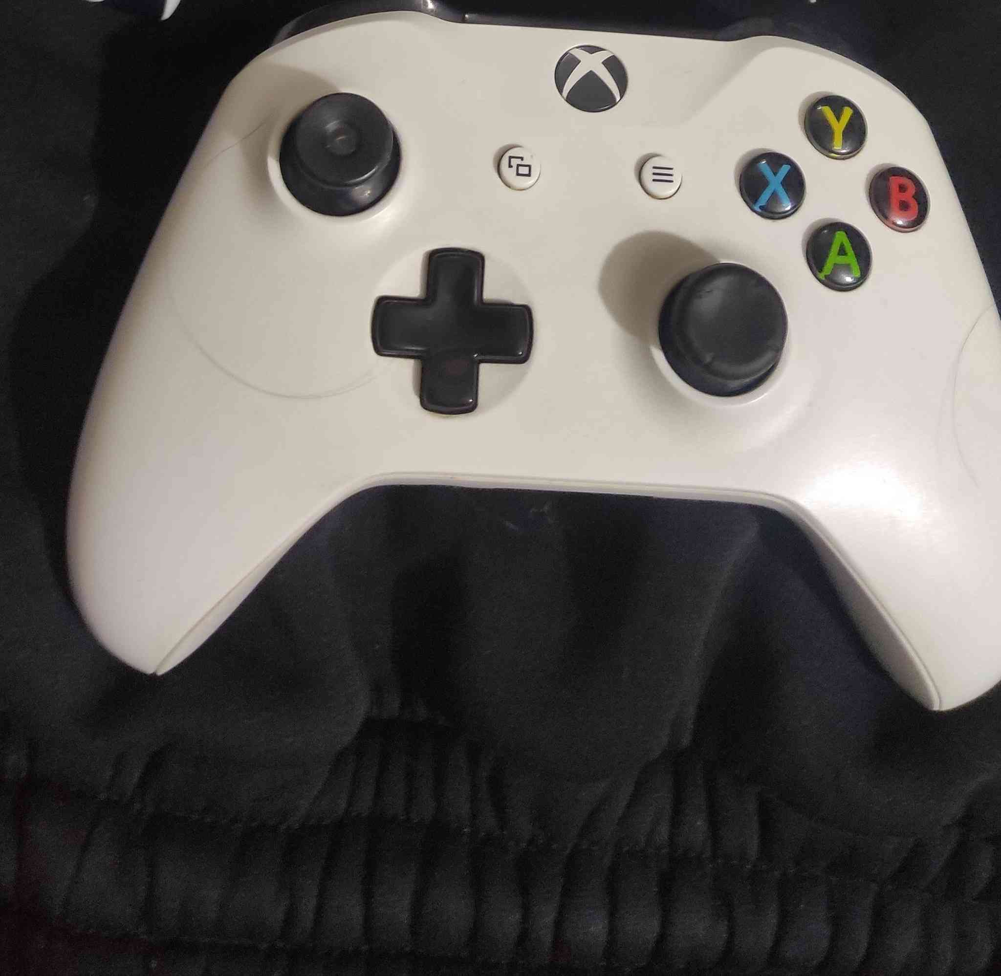 سلام عليكم
جوستك Xbox one s
مستعمل للبيع ب٣٠
المكان بغداد


**إذا كنت صاحب هذا الإعلان وتريد حذفه لأي سبب، رجاءا أرسل رسالة إلى الدعم الفني**