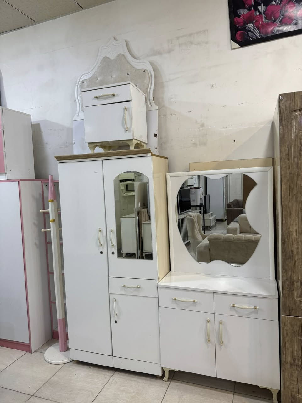 يتوفر جميع الاثاث بيع وشراء وتبديل الاثاث 
العنوان اربيل فرمانبران مقابل ماركيت سوفار
الاستفسار اكثر *********** واتساب 
يتوفر نقل داخل اربيل
