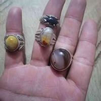 ذني محابس سليمانيات على 45 والعقيق والاوبال على 50 تحف وحلوات الي يريد...