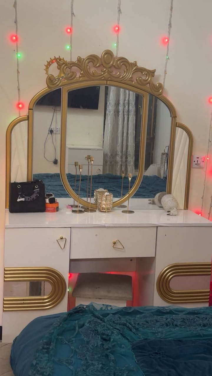 غرفه نوم أخت جديده تركيه تتكون من 8قطع رقم*********** العنوان بغداد العظميه وسعر 800الف وبيها مجال
