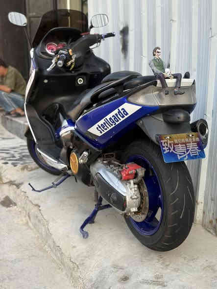 السلام عليكم تي ماكس 2008 للبيع 
مكينة مكفولة كهربائيات مكفوله كفرات نظافة 85‎%‎ 
دشبول احمر سكيورتي 
صالنصه رياضي 
3 سويجات 
راديتر جديد 
زوج تايرات جدد قبل شهر شادهن 
فلنجات جدد
دسكات جدد 
سلف جديد 
مري مال 11 
دبلات اماميه جدد 
عليها ادامه كامله 
وبيها بعد هواي تفاصيل الدراجه 
مصروف عليها الله شاهد بانزين محسن ودهن اصلي  
تجي تشوفها اذا اكو شي مو صحيح تاخذها ابلاش 
السعر 23 وبيها مجال 
والي يجيني ما ارجعه 
عنوان بغداد الشعب 
***********
