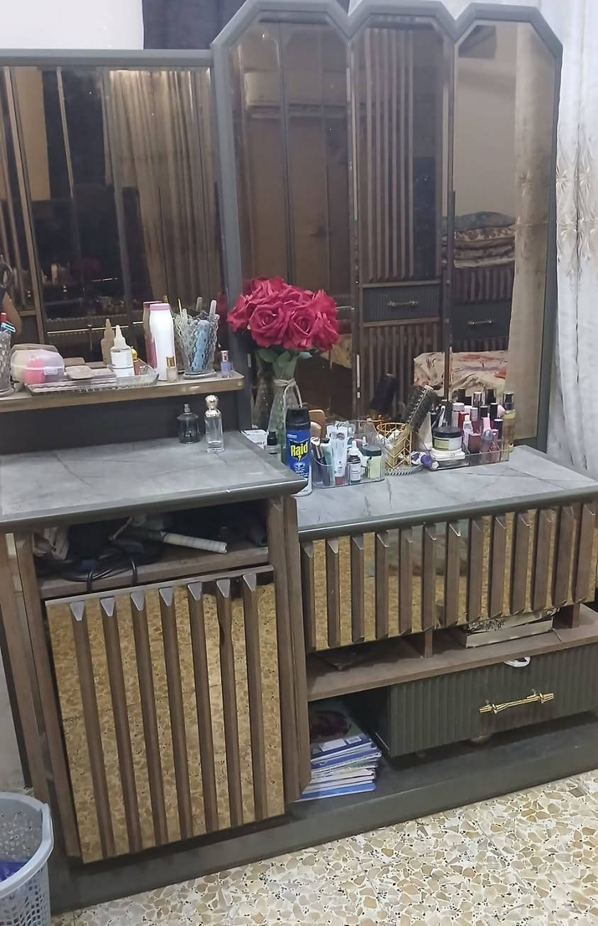 للبيع غرفه ضخمه 11 قطعه مال عرسان نضيفه مابيه خلال  لمكان نجف سعر مليون و250بيه مجال 
@


**إذا كنت صاحب هذا الإعلان وتريد حذفه لأي سبب، رجاءا أرسل رسالة إلى الدعم الفني**
