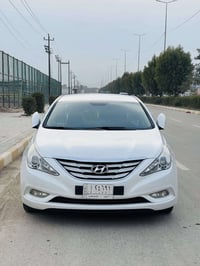 سوناتا ٢٠١١ • مكينة ٢٤٠٠ • كاميرا خلفية