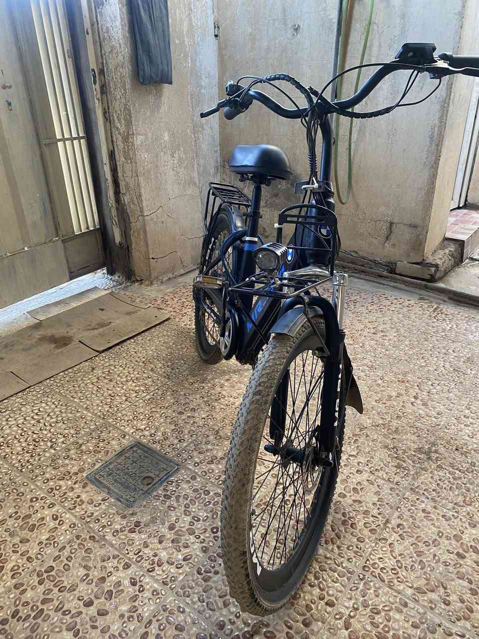 سلام عليكم باسكل شحن بي إم  ألأ ماني ثلاث بطاريات باسكل جديد صار شهر ونص من اخذتة مشحون ٥مرات سرعتة 45 حقيقي سعر ٥٢٥ بي مجال لشراي رقمي *********** موجود واتساب 
وخاص هم .
