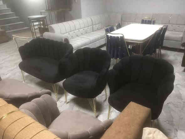 تخم استراحة ٤ مقعد 
السعر ٢٣٥ الف 
مجمع الضحى مقابل دائرة كهرباء المسيب 
***********
