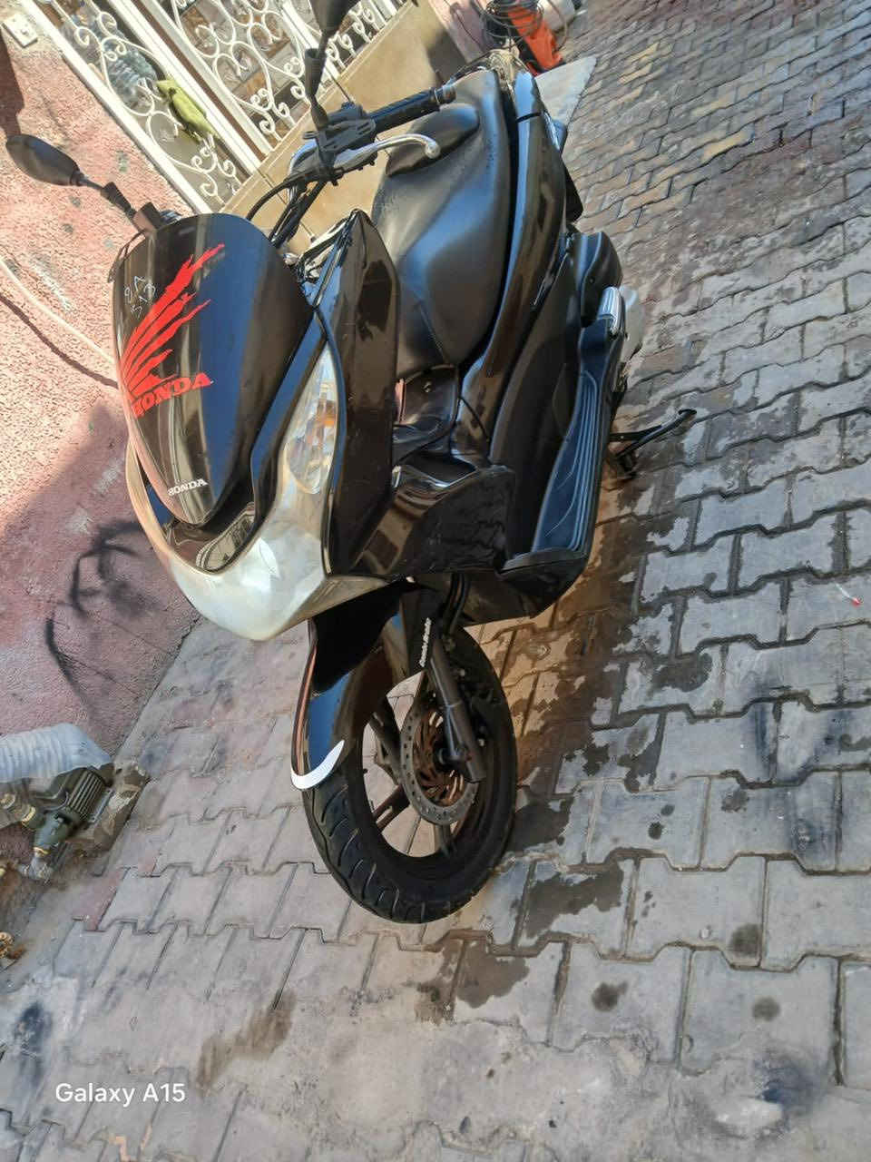 للبيع دراجه pcx ياباني الاصلي نوزل خطين ستان كهربائي حساس ازدحام دراجه جديده  حساس شلعه معدل خير من الله دراجه تتعب تكول جديده مال جناي  مكان بغداد الكرخ السعر مليون و 450وبيهه مجال والاستفسار  ***********
