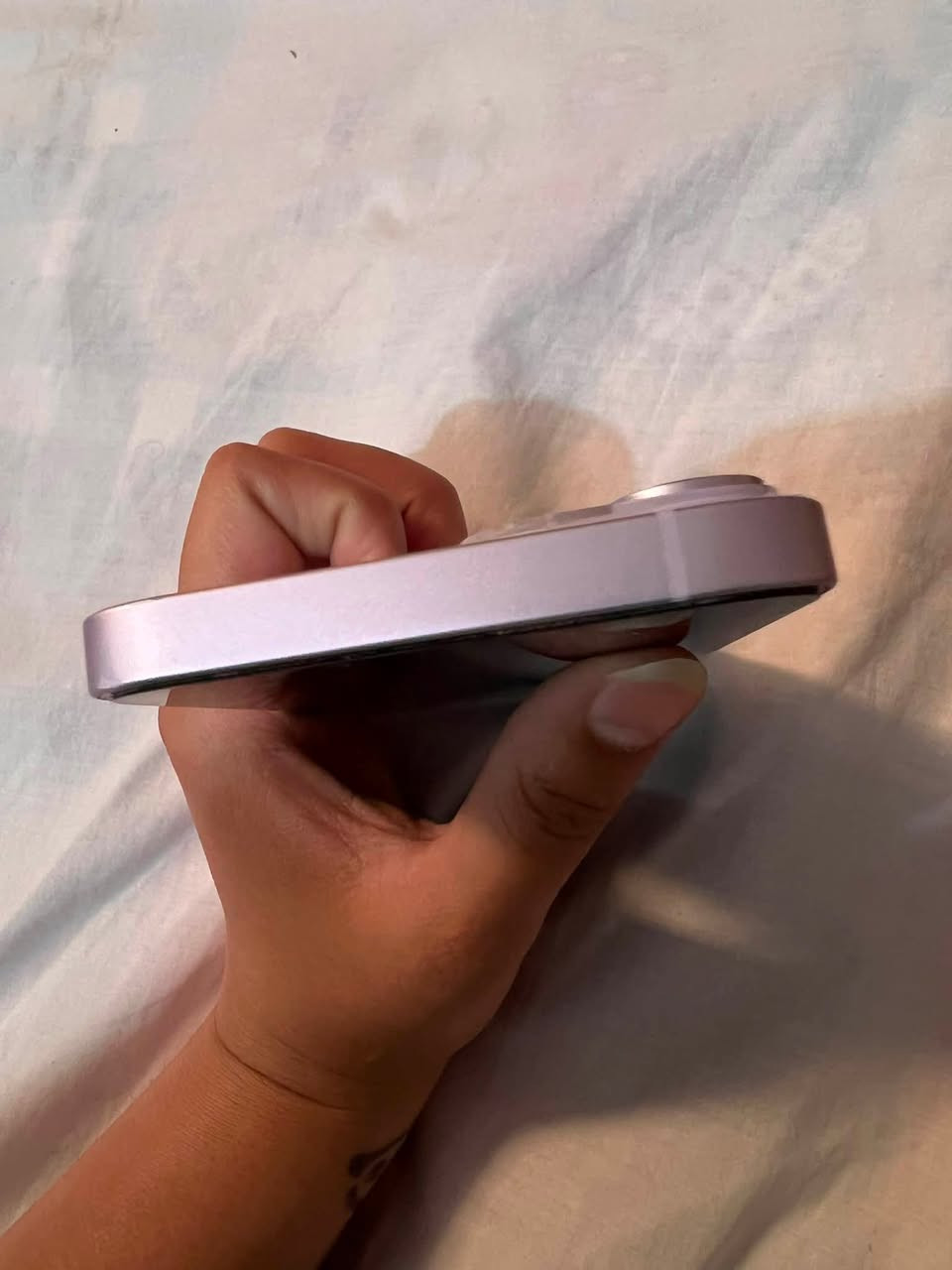 ايفون 14 عادي لون مميز ما مفتوح لجهاز ما مبدل بي شي نهائياً بطاريه 89 بلادي خدش مابي ذاكره 128 السعر 600 قفل مكاني طهمازيه ***********
