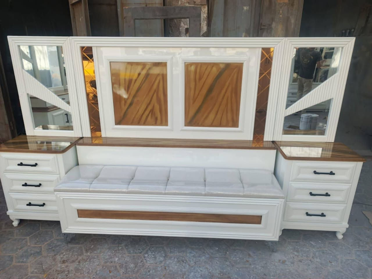 غرفة نوم اخشاب شكل تركي جديد حسب الطلب سعر، الغرفه مليونين و٩٠٠
بغداد الصالحيه توجد خدمة توصيل


**إذا كنت صاحب هذا الإعلان وتريد حذفه لأي سبب، رجاءا أرسل رسالة إلى الدعم الفني**