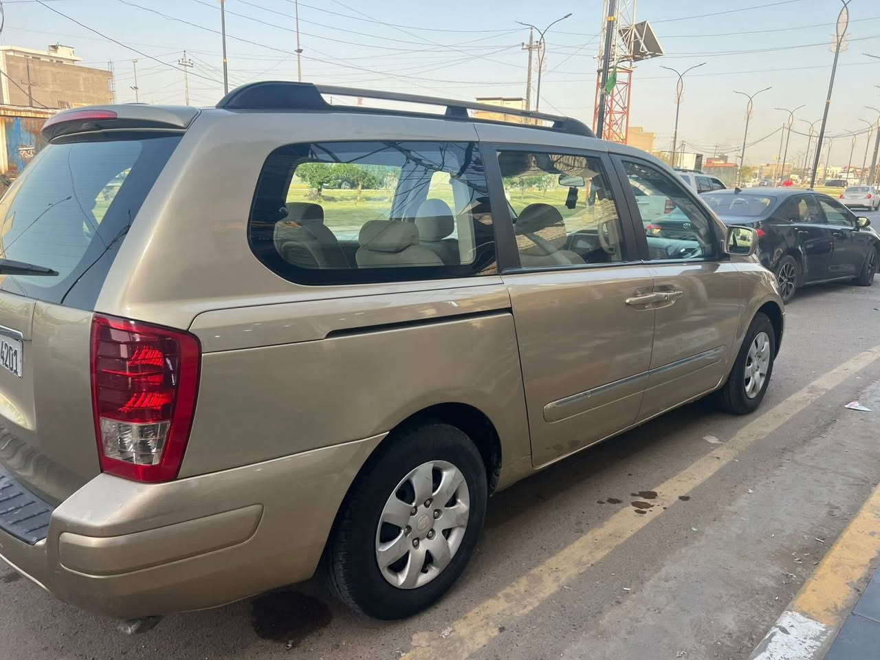 سلام عليكم هونداي انتروج سيدونا ٢٠٠٧ بغداد باسمي سنويه ل٣١ كير ومكينه حاويه جديد مشدودات تدفئه تبريد خير من الله مكفوله تكم ولغود وشواصي سياره بيهه طخطخات بصفحه ليمين ومرشوشه مكانهه  بغداد السعر ١٢٧ للاستفسار ***********
