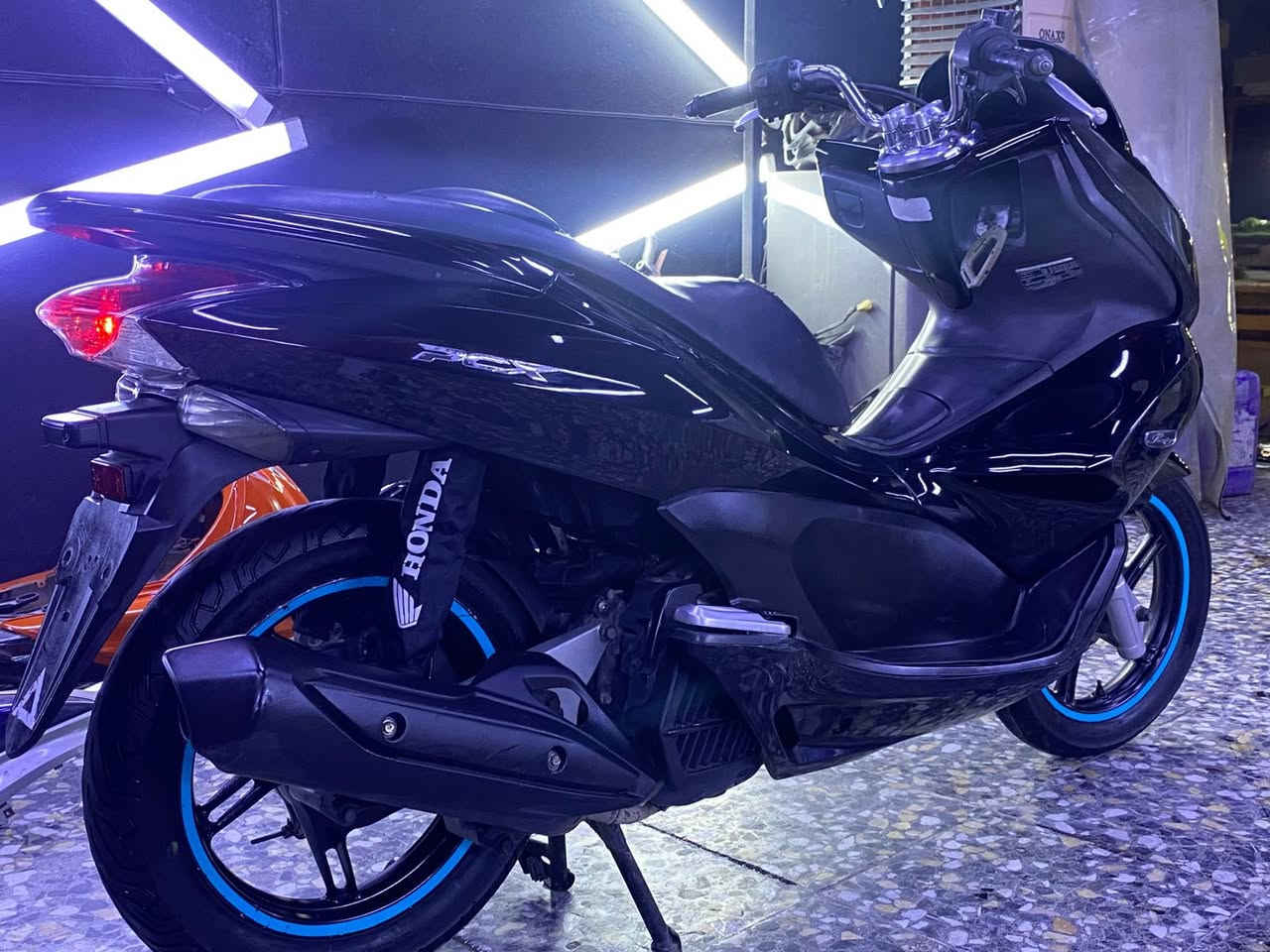 السلام عليكم جيل اول للبيع كفاله عامه ماشيه ٦٠ جاهزززه اي نقص مابيها محرك ١٢٥  مكاني بغداد حي اور***********  السعر ١٢ وبيها مجال
