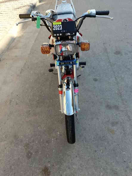 سلام عليكم دراجه اربع كير اصلي كله شلامجه كله دراجه جديده واي نقص مابيه وكله شغال كهربائيات وشاصي 16 اسعر خاص بيك خير ودلل الستفسار تصال  ***********
