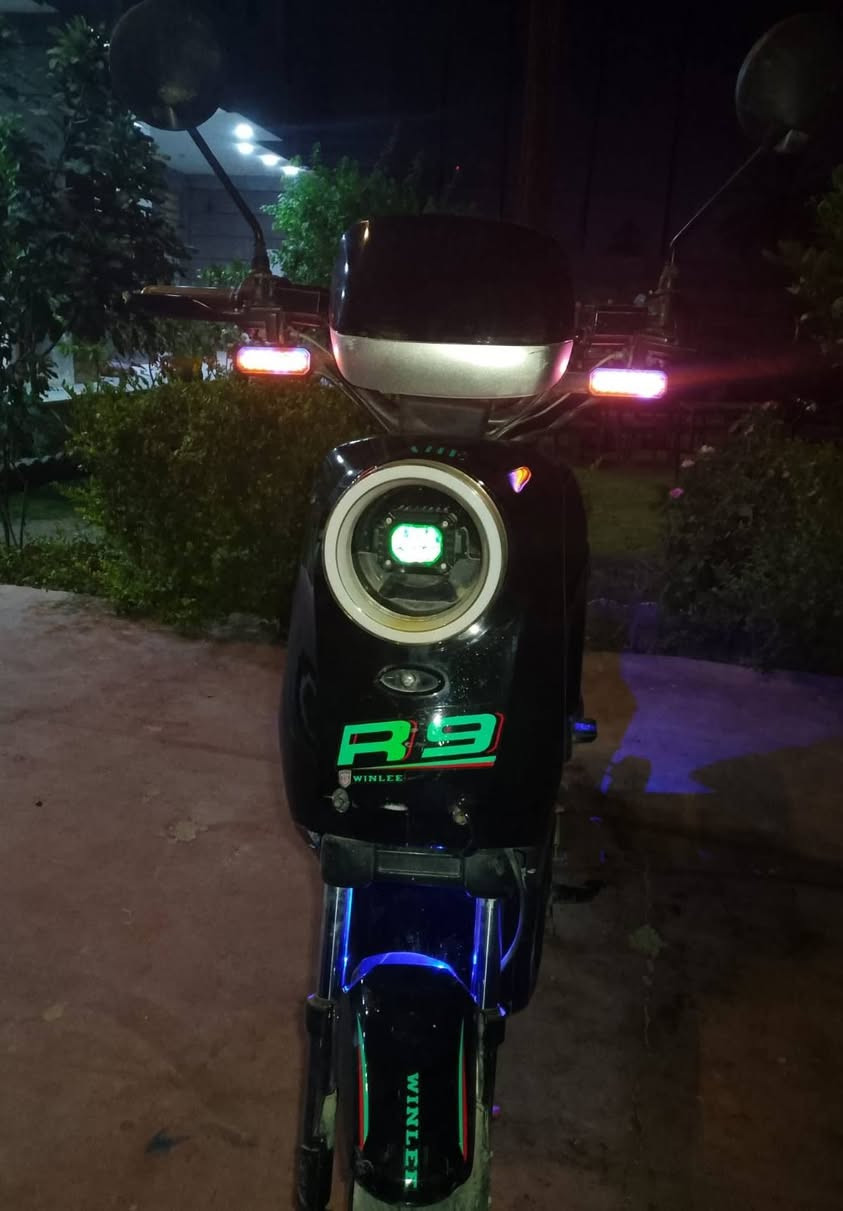 السلام عليكم دراجه شحن جديده R9 كامله بطاريات نضيفه اخت الجديده
كهربائيات كله شغاله لايت هورن نشرات  نضام بك تثبيت سرعه مسجل جاهزه
سعر 300 وبيها مجال بسيط
مكاني بغداد قرب الشعب
رقم الهاتف ***********
