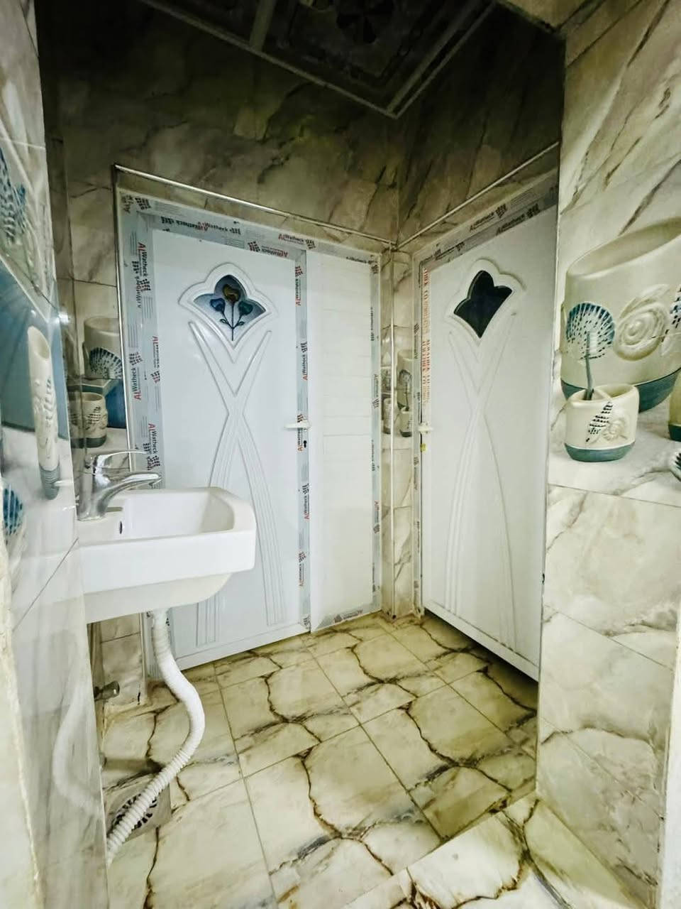 #اللهم صل على محمد وآل محمد 

#دار للبيع حي الحكم خلف المستوصف 

#المساحة 270 متر طابقين كونكريت مسلح عالي عن الشارع بناء جديد 

5 اغرف وصالتين ومطبخ حار وبارد وبراني وحمامات داخلية وخارجية وتهويات كونكريت مسلح عالي عن الشارع بناء حديث 

السعر 215
_________________
لشراء ومعرفة السعر يراجع مكتب الناجح للعقارات الكائن في السماوة 
حي الحكم قرب مرطبات فستقه أو مراسلتنا ع الخاص او الاتصال ع الرقم التالي 
*********** بي واتساب 
*********** بي واتساب
 علمأ دوام مكتبنا من 9 صباحأ  ولغاية 10 ليلأ  
مصطفى للعقارات
