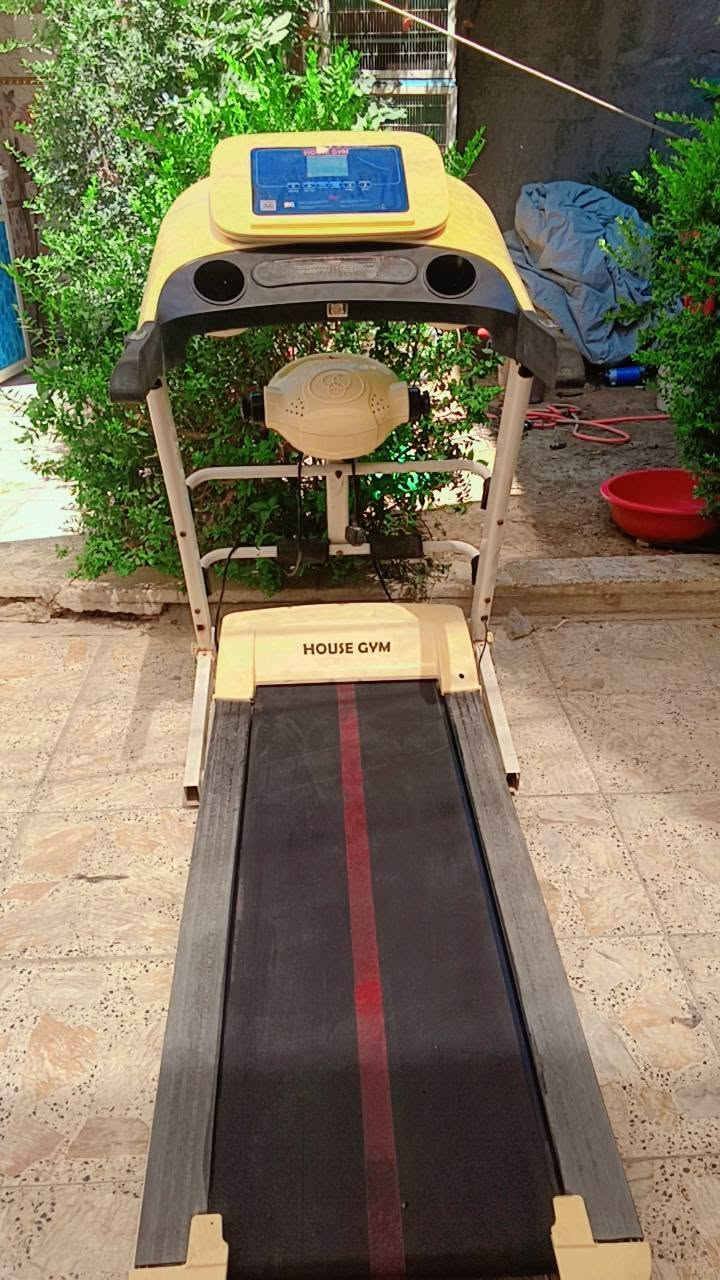 جهاز جري استخدام منزلي نضيف جدا وزن يتحمل ١٦٠كيلو  دبل ماطور جبلي سعره ٢٥٠بي حزام تكسير شحوم تدليك جسم كامل موصفات مبي ثري سماعات بلوتوث العنوان بغداد *********** .
