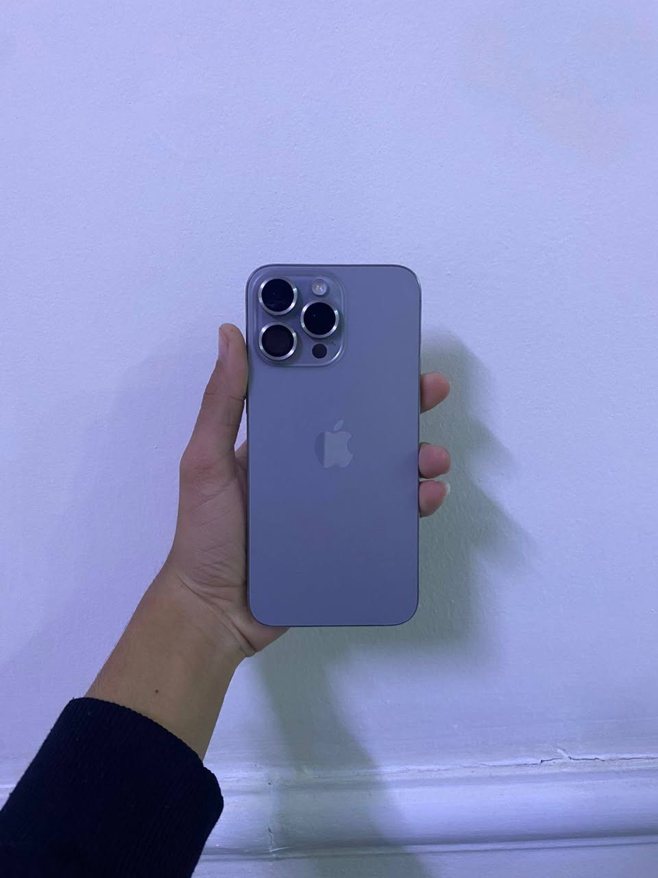 سلام عليكم ايفون 15برو ماكس ذاكره 256 بطاريه 93بي نقطه خفيفه بل شاشه موضح بل صوره المكان بغداد السعر 975الف الاستفسار *********** وبي واتساب
