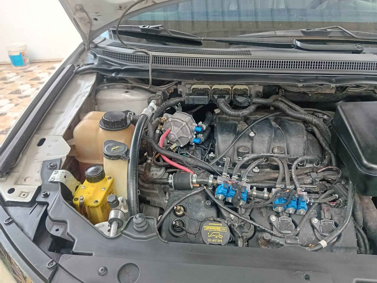 فورد ايدج ليميتيد  2013 فول الفول مواصفات واحد على واحد بانوراما ردارات وشاشة وكامرة وكشنات جلد وكهرباء..
بدون ضربة فقط مرشوش البونيت 
والجاملغات الخلفية نتيجة الجلح بدون ضربة ..والايرباكات سليمة مامفتوحة.
المحرك ستة سلندر 3500 بدون صرف ولا بخار ولاصوت والكير فاخروالتبريد لمس مركزي قطعتين امامي وخلفي والتدفئةبشرط والكهربائيات السيارة تعمل بنظامين غاز ايطالي 80 ليتر  خير من الله وبنزين على البلاد ماملعوب بيها
والسنوية مجددة لل28  . مكاني كركوك السعر 133 ورقة للاستفسارالاتصال *********** كركوك, العراق
