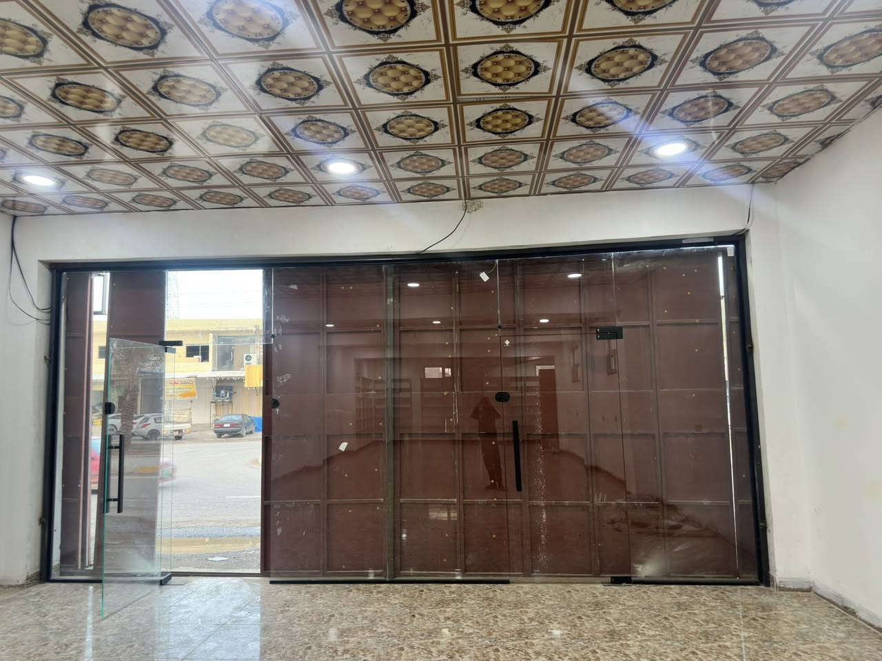 اعلان محل للاجار 
بمساحة كبيرة 
واجهه 7 متر  
عمق  20 متر 
يرهم 
غذائيه
منزلية
اثاث 
شركه 
اي مصلحة تحتاج مساحة كبيرة 
المكان
العلم - تقاطع شارع الزيتون
مقابيل ماركت الحارث التجاري 
للاستفسار والاتصال 
***********
‭0770 844 7429‬
