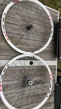 دراجة • حجم 28 • يحتاج صبغ وتنظيف