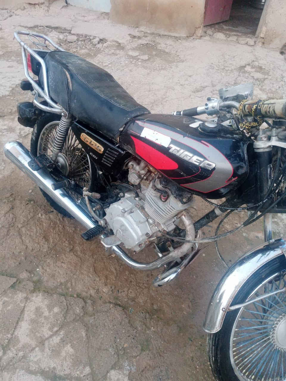 سلام عليكم دراجه للبيع تايكر 19 نضافه فول نشاطه فول لايت اشاير شغالات  تايره كدام ماماشي عليها والباقي كدام العين 300 بي مجال بسيط  ‏‪***********
