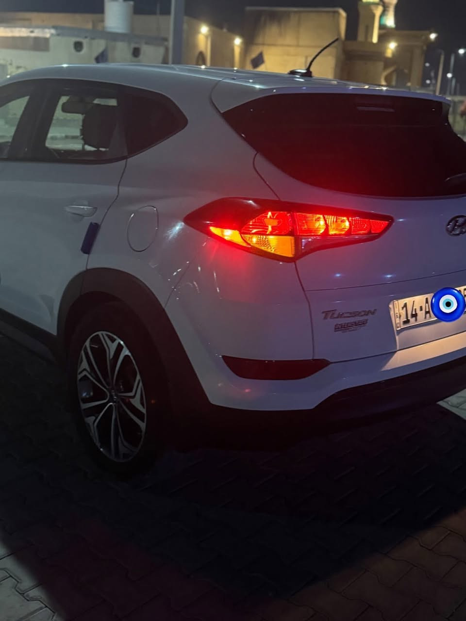 سلام عليكم توسان ٢٠١٧ لون ابيض
سياره نظيفه وبأسمي 
محرك 2000
وارد امريكي بيها اصبع بارد بلبنيد 
مكان سياره بصره 
سعره ١٧٠ وبيها مجال بسيط
للتواصل ***********
