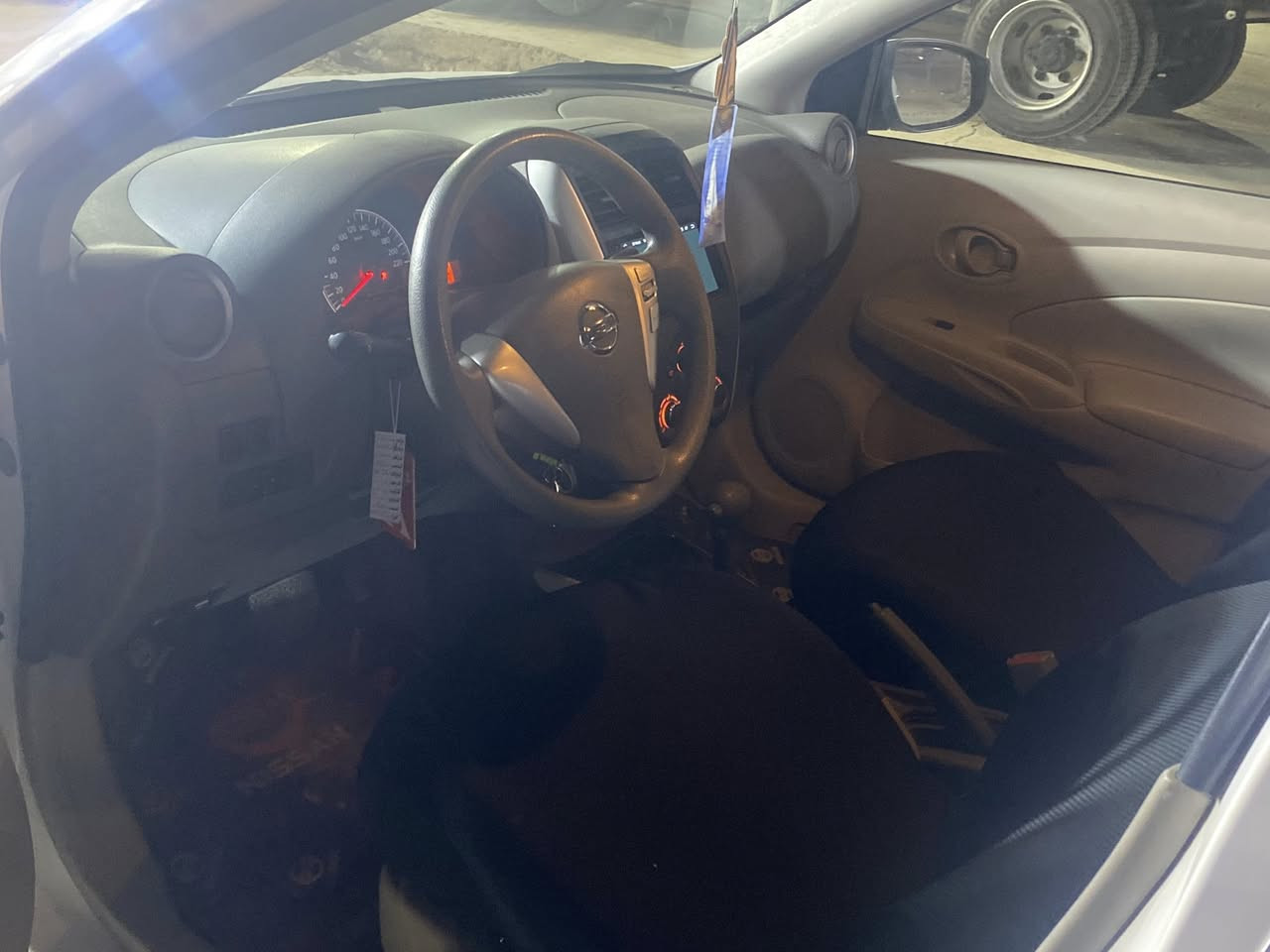 سلام عليكم نيسان سني ٢٤ بيها بارد فقط بالقبق جنطه الحوض مكفول بس قبق جنطه. سياره بسمي بكان سياره بغداد حي جهاد سعر ١١٥ بيها مجال حك جيه هاذه رقمي ***********
