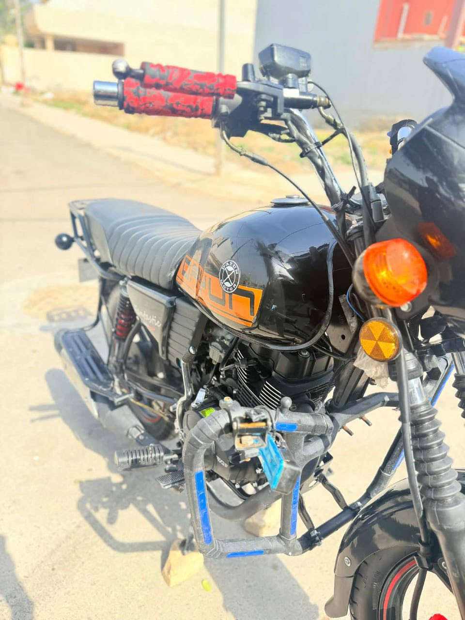 سلام وعليكم دراجة دايوان للبيع مديل٢٥ مكاني شهربان السعر مليون ٣٥٠ وبيهه مجال دراجة كفاله عامه راقم ***********
