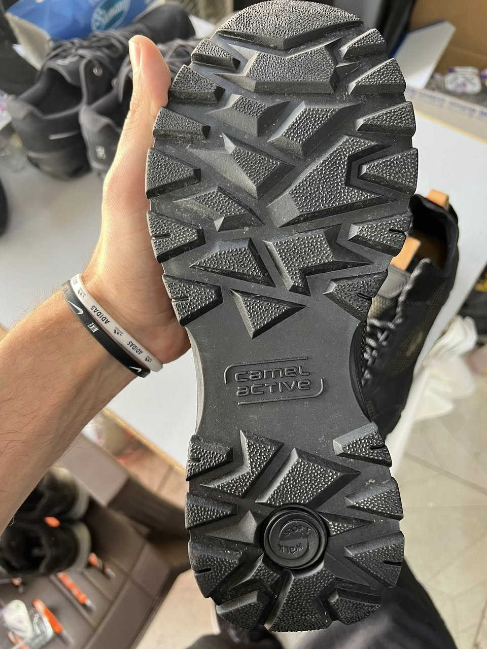 .
camel activ
orginal 
gore tex
size _42
بالە غیرمستخدم
توصیل جمع
***********
