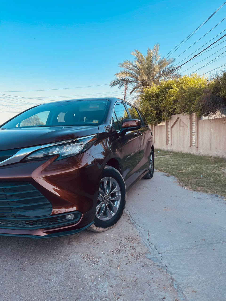 الســلام عليكم ورحمة الله وبركاته 

تويوتا سينا قهوائي اللون للبيع ..

موديل / 2022

عدد الركاب / 7 

المواصــفات :

أبواب  كهرباء 
شاحن وايرليس 
مكينه 2500 هايبرد 
رادارت 360
كاميرا خلفيه 
لايت وبلاجتور Led
لون قهوائي 
داخل رصاصي 
كشنات بلع وسلايد
 كشن سياحي
ويل كب لادي 
طخم اطارات شركة تويو ياباني 
بطارية جديده 
رقم بغداد انكليزي تحويل مباشر 

ماشيه 19 الف جديدة بحاله الوكالة 
حادث هلال جاملغ خلفي وباب سلايد مبدل بلاد تفصيخ ومصبوغ  صفحة السائق 

 / يعني قطعه وربع صبغ 
ايرباك بس برده طاك وراجع سستم بلادي 

بچم امامي وخلفي كبس شركة برغي مامفتوح بي

حجر صالنصه وحساسات ورادارات كلة بلادي شرط الفحص 
السياره استيراد ب اسمنه مال بيت مامشتغله خط نهائي 
السياره جاهزة على اخر حبة دينار مابيه مصرف 

للاستفسار / ***********
***********
واتس اب موجود بغداد, العراق
