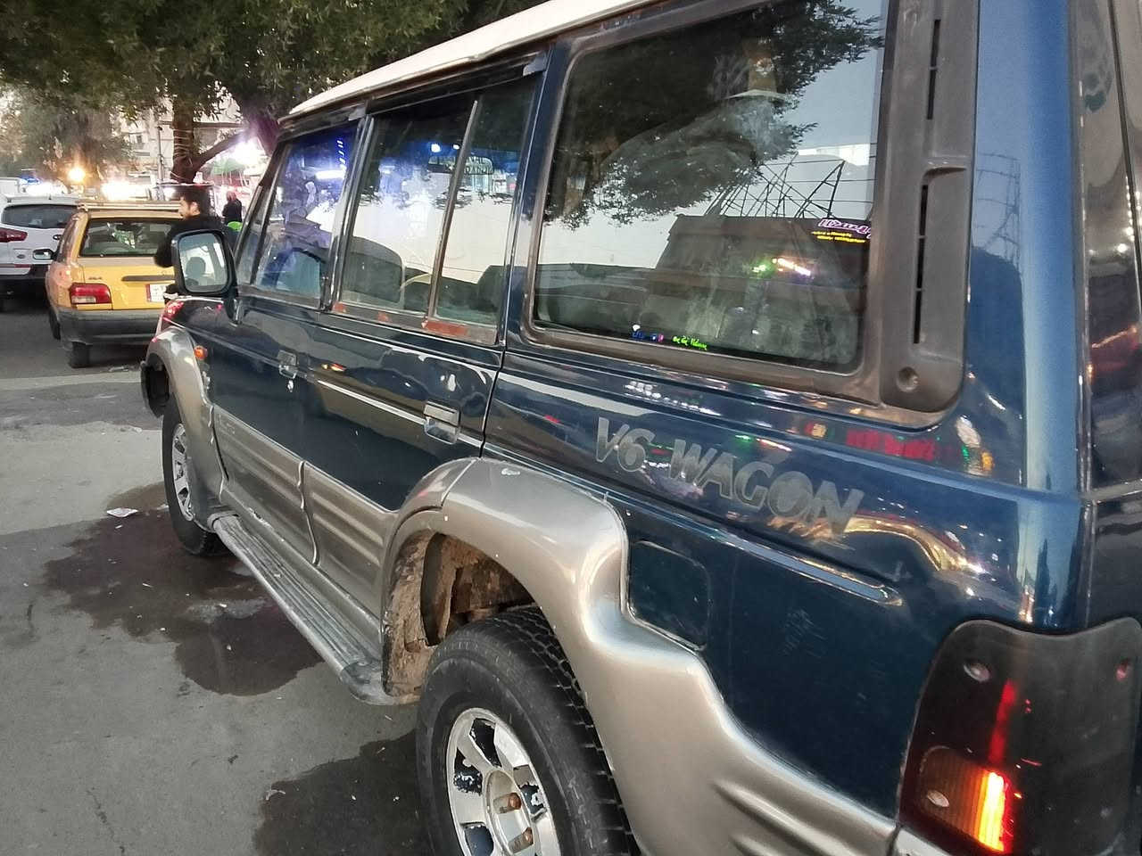 السلام عليكم كالوبر 2003 رقم اربيل تحويل او وكاله كير مكينه صدر حدادية مكفول كير عادي مكينه وكير بلادي مكينه 6 سلندر جاهزة للأخير السيارة ما بيه اي نقص داخله حلو كهربائيات كله شغاله المكينه نوزل بس حاطيله كابريتر كيجات لايتات بك لايتات مسجل كله شغال كشنات نظيفات بطاين جدد كامله للأخير السيارة كبل للشارع السعر 50 وبيه مجال للأتصال ***********
